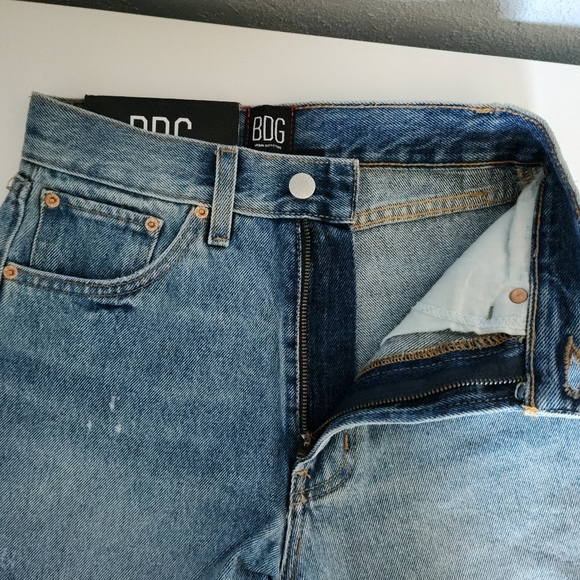 NWT Urban Outfitters BDG Girlfriend High-Rise Jean Shorts – Size 24 (US 0) - Picture 3 of 7